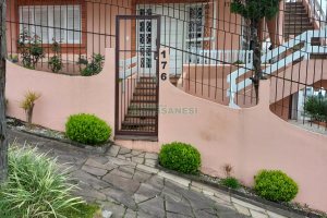 Casa com 165m², 3 dormitórios, 2 vagas, no bairro Cinqüentenário em Caxias do Sul para Comprar