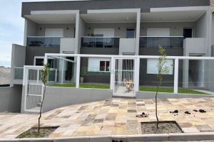 Casa Mobiliada com 110m², 2 dormitórios, 2 vagas, no bairro Esplanada em Caxias do Sul para Comprar