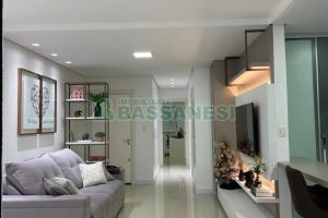 Apartamento com 88m², 2 dormitórios, 2 vagas, no bairro Vinhedos em Caxias do Sul para Comprar