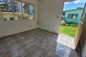 Casa com 63m², 3 dormitórios, 1 vaga, no bairro Cruzeiro em Caxias do Sul para Comprar