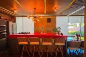 Casa com 400m², 3 dormitórios, 2 vagas, no bairro Vila Hipica em Caxias do Sul para Comprar