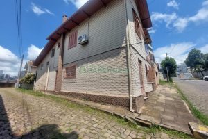 Casa com 178m², 3 dormitórios, 1 vaga, no bairro Pio X em Caxias do Sul para Comprar