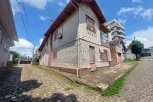 Casa com 178m², 3 dormitórios, 1 vaga, no bairro Pio X em Caxias do Sul para Comprar