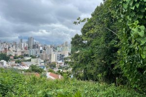 Terreno com 1050m², no bairro Jardim América em Caxias do Sul para Comprar