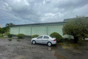 Pavilhão com 700m², no bairro Desvio Rizzo em Caxias do Sul para Comprar