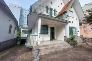 Casa Comercial com 600m², 5 dormitórios, no bairro Rio Branco em Caxias do Sul para Comprar