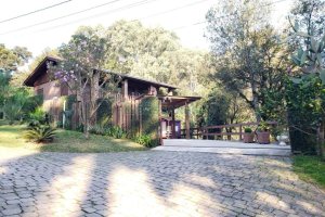 Chácara com 325m², 4 dormitórios, 3 vagas, no bairro Pedancino em Caxias do Sul para Comprar