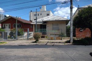 Casa com 208m², 2 dormitórios, 1 vaga, no bairro São Leopoldo em Caxias do Sul para Comprar