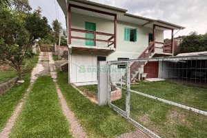 Casa com 42m², 1 dormitório, 1 vaga, no bairro Centenário em Caxias do Sul para Alugar