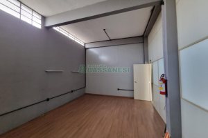 Loja com 215m², no bairro Nossa Senhora de Fátima em Caxias do Sul para Alugar