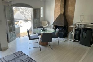 Casa com 221m², 3 dormitórios, 3 vagas, no bairro Petrópolis em Caxias do Sul para Comprar