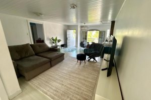 Casa com 221m², 3 dormitórios, 3 vagas, no bairro Petrópolis em Caxias do Sul para Comprar