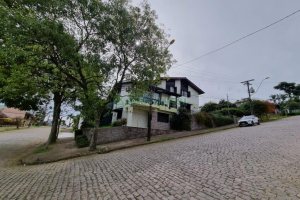Casa com 304m², 4 dormitórios, no bairro Cinqüentenário em Caxias do Sul para Comprar
