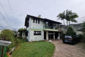 Casa com 304m², 4 dormitórios, no bairro Cinqüentenário em Caxias do Sul para Comprar