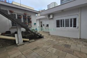 Casa com 184m², 3 dormitórios, 2 vagas, no bairro Exposição em Caxias do Sul para Comprar