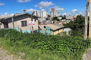 Terreno com 232m², no bairro Jardim América em Caxias do Sul para Comprar