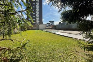 Terreno com 680m², no bairro Madureira em Caxias do Sul para Comprar