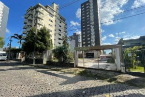 Terreno com 680m², no bairro Madureira em Caxias do Sul para Comprar