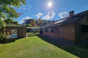 Chácara com 600m², 5 dormitórios, 2 vagas, no bairro Galópolis em Caxias do Sul para Comprar