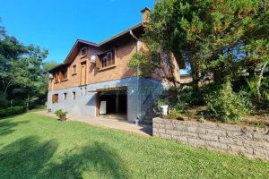 Chácara com 600m², 5 dormitórios, 2 vagas, no bairro Galópolis em Caxias do Sul para Comprar