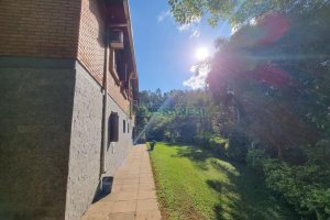 Chácara com 600m², 5 dormitórios, 2 vagas, no bairro Galópolis em Caxias do Sul para Comprar