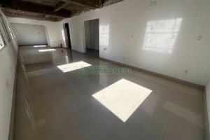 Sala com 386m², no bairro Centro em Caxias do Sul para Alugar ou Comprar