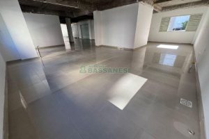Sala com 386m², no bairro Centro em Caxias do Sul para Alugar ou Comprar