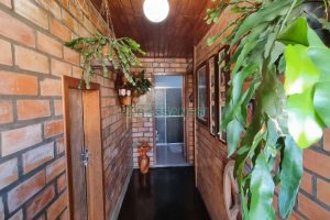 Casa com 180m², 6 dormitórios, 2 vagas, no bairro Santa Lúcia em Caxias do Sul para Comprar