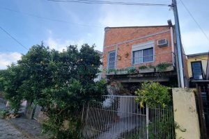 Casa com 180m², 6 dormitórios, 2 vagas, no bairro Santa Lúcia em Caxias do Sul para Comprar