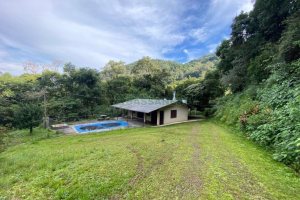 Chácara com 150m², 2 dormitórios, 2 vagas, no bairro Galópolis em Caxias do Sul para Comprar