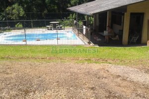 Chácara com 150m², 2 dormitórios, 2 vagas, no bairro Galópolis em Caxias do Sul para Comprar