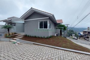 Casa com 151m², 3 dormitórios, 2 vagas, no bairro Salgado Filho em Caxias do Sul para Comprar