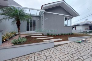 Casa com 151m², 3 dormitórios, 2 vagas, no bairro Salgado Filho em Caxias do Sul para Comprar