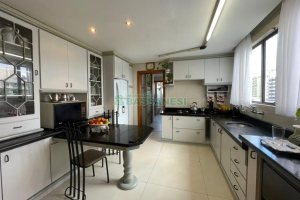 Apartamento com 272m², 3 dormitórios, 2 vagas, no bairro Centro em Caxias do Sul para Alugar ou Comprar