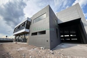 Pavilhão com 1347m², no bairro Desvio Rizzo em Caxias do Sul para Alugar