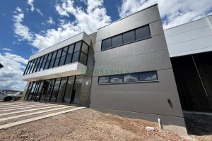 Pavilhão com 1347m², no bairro Desvio Rizzo em Caxias do Sul para Alugar