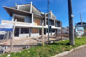 Sobrado com 128m², 3 dormitórios, 1 vaga, no bairro Vila Verde em Caxias do Sul para Comprar