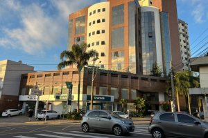 Sala com 230m², 10 vagas, no bairro Pio X em Caxias do Sul para Alugar