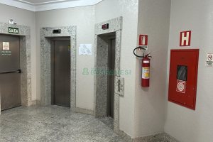 Sala com 230m², 10 vagas, no bairro Pio X em Caxias do Sul para Alugar