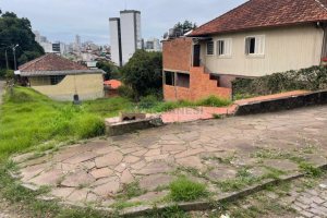 Terreno com 330m², no bairro Rio Branco em Caxias do Sul para Comprar