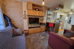 Sobrado com 60m², 1 dormitório, 1 vaga, no bairro Vinhedos em Caxias do Sul para Alugar