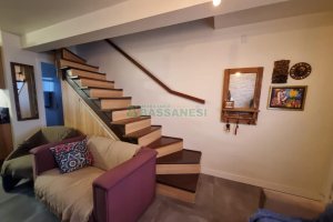 Sobrado com 60m², 1 dormitório, 1 vaga, no bairro Vinhedos em Caxias do Sul para Alugar