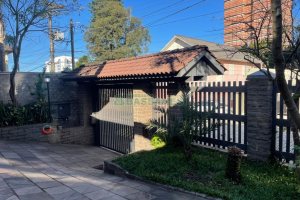 Casa com 188m², 3 dormitórios, 2 vagas, no bairro Panazzolo em Caxias do Sul para Comprar