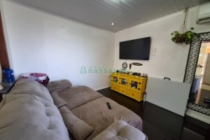 Sobrado com 90m², 2 dormitórios, 1 vaga, no bairro São Caetano em Caxias do Sul para Alugar