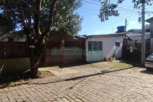 Casa com 200m², 2 dormitórios, 1 vaga, no bairro Santa Catarina em Caxias do Sul para Comprar