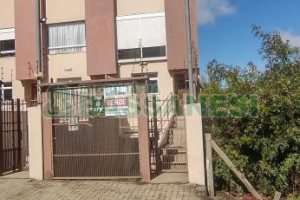 Sobrado com 132m², 2 dormitórios, 2 vagas, no bairro Vinhedos em Caxias do Sul para Comprar