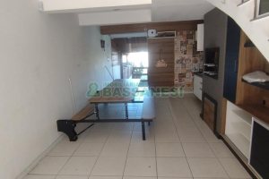 Sobrado com 132m², 2 dormitórios, 2 vagas, no bairro Vinhedos em Caxias do Sul para Comprar