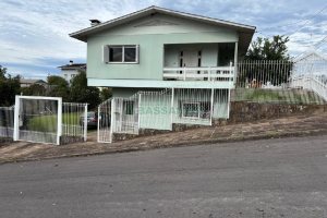 Casa com 120m², 10 vagas, no bairro Santa Lúcia em Caxias do Sul para Alugar