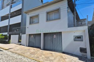 Casa com 108m², 2 dormitórios, 2 vagas, no bairro Panazzolo em Caxias do Sul para Comprar