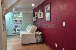 Casa com 108m², 2 dormitórios, 2 vagas, no bairro Panazzolo em Caxias do Sul para Comprar